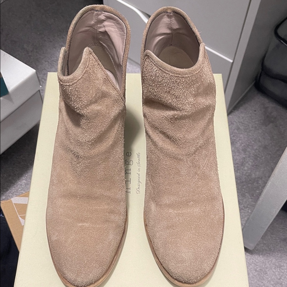 Elegant Tan Suede Ankle Boots